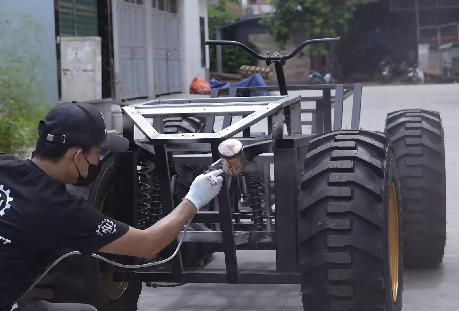 Cấu trúc gầm thép và giảm xóc độc lập