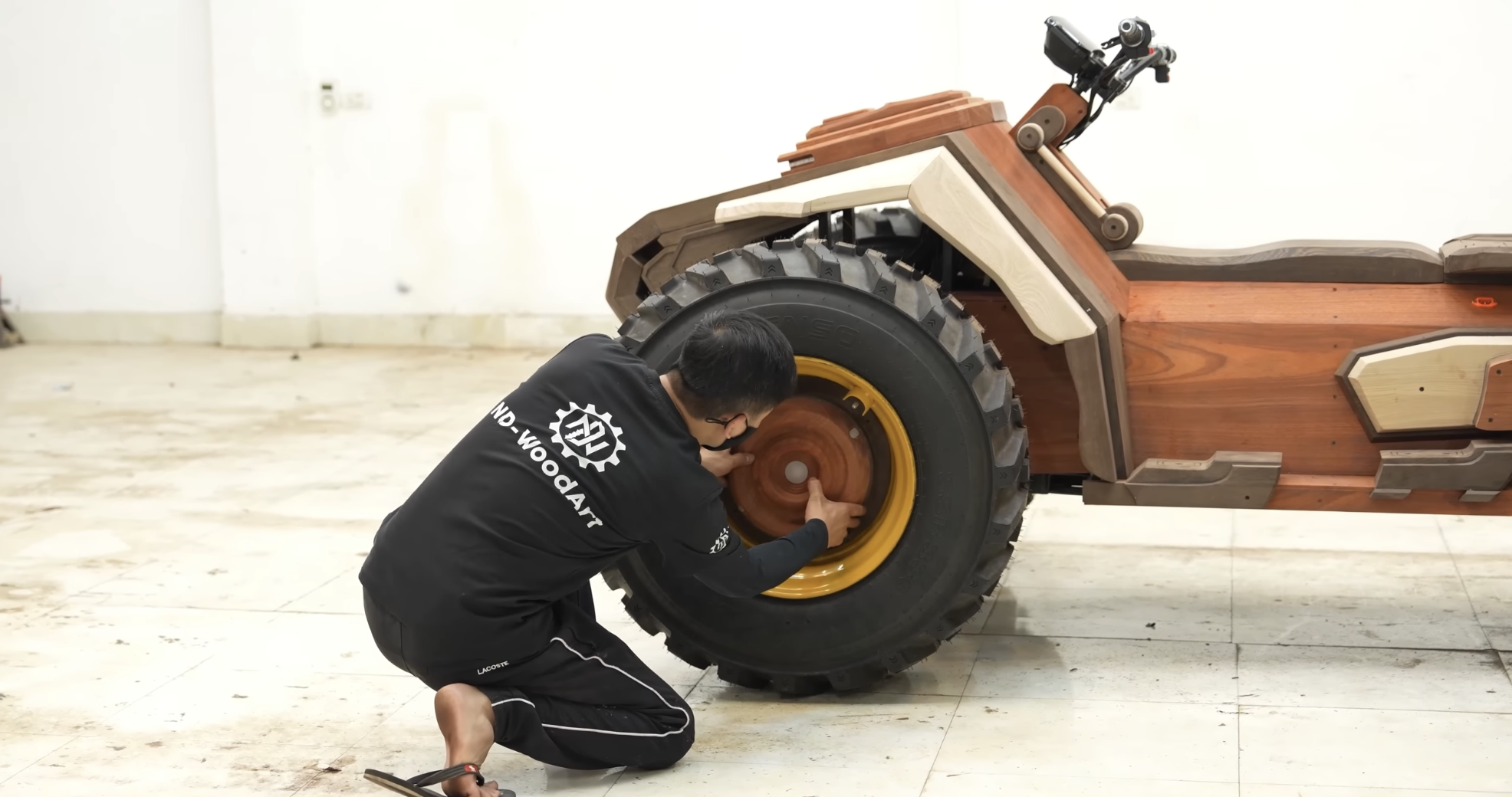 Xe di chuyển êm ái với động cơ điện
