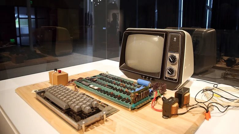 apple-i-computer-1787417025-1787830372312-17878303725461329151628 Máy Tính Apple I - Ảnh 3