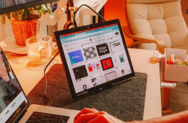 Chiếc Màn Hình Gập Đôi Độc Đáo Dễ Dàng Mang Theo Bên Mình