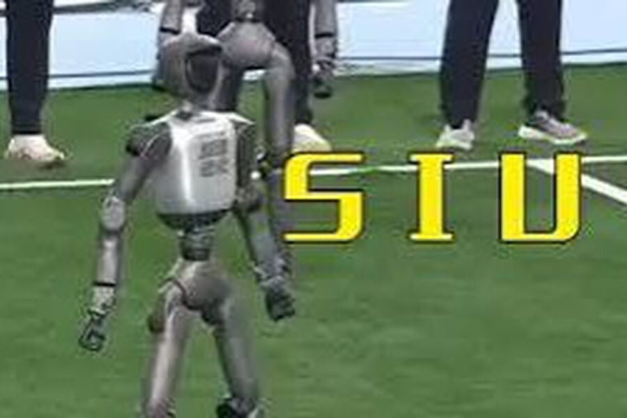 Robots Bóng Đá Trình Diễn Cú Ăn Mừng Siuuu Ấn Tượng Tại Đại Hội Thể Thao
