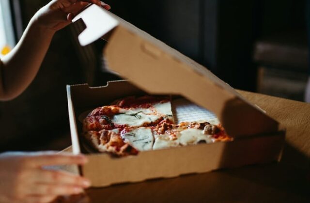 Tội Ác Quái Dị: Thanh Niên Bị Bắt Vì Đặt Đơn Pizza Giả Đến Nhiều Địa Chỉ