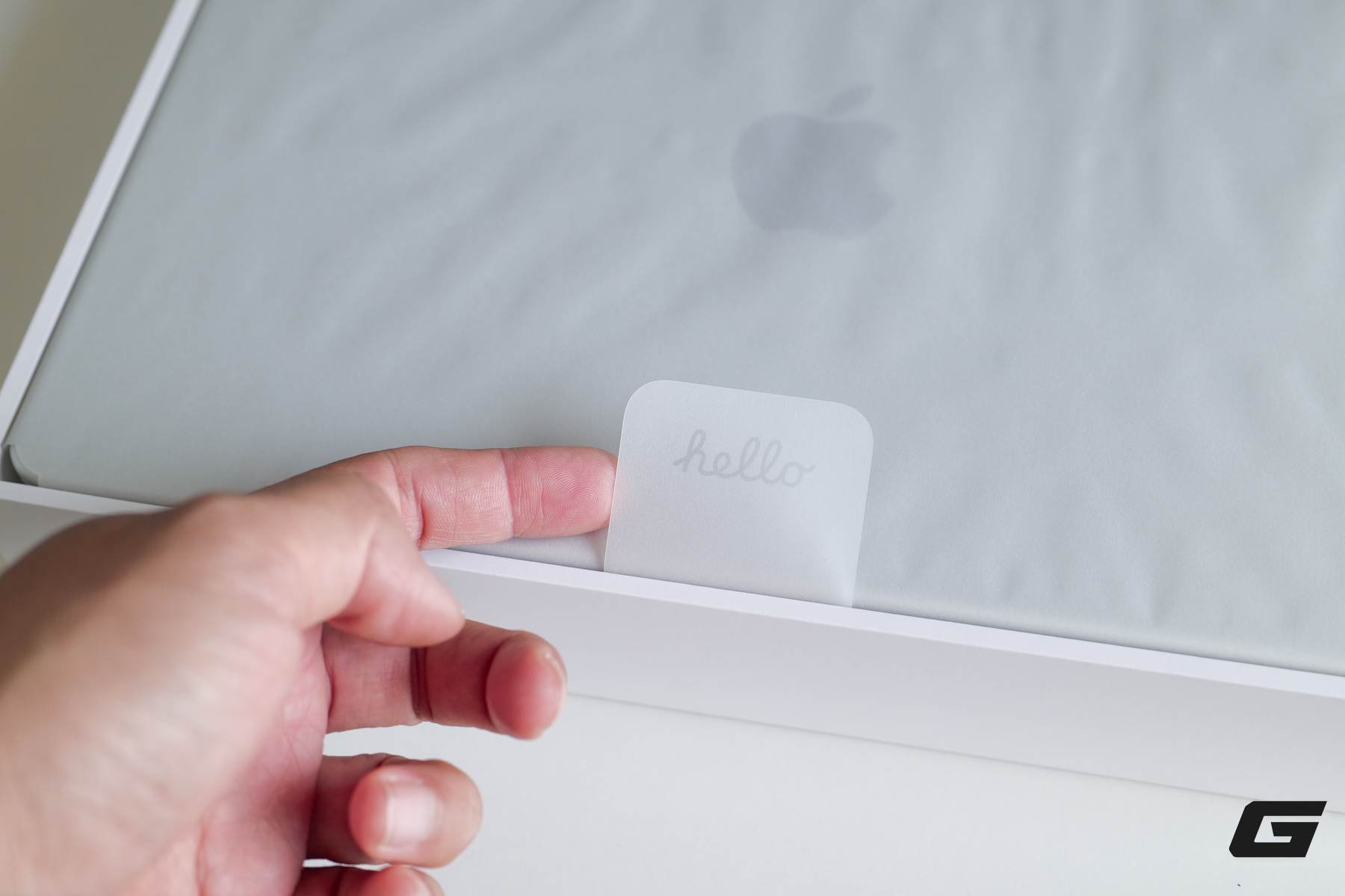Chi tiết đóng gói MacBook Neo Chi tiết đóng gói MacBook Neo