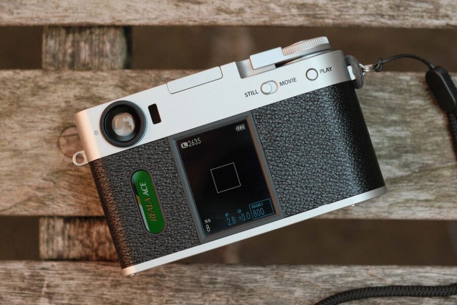 Khám Phá Fujifilm X half: Thiết Bị Chụp Ảnh Khơi Gợi Ký Ức
