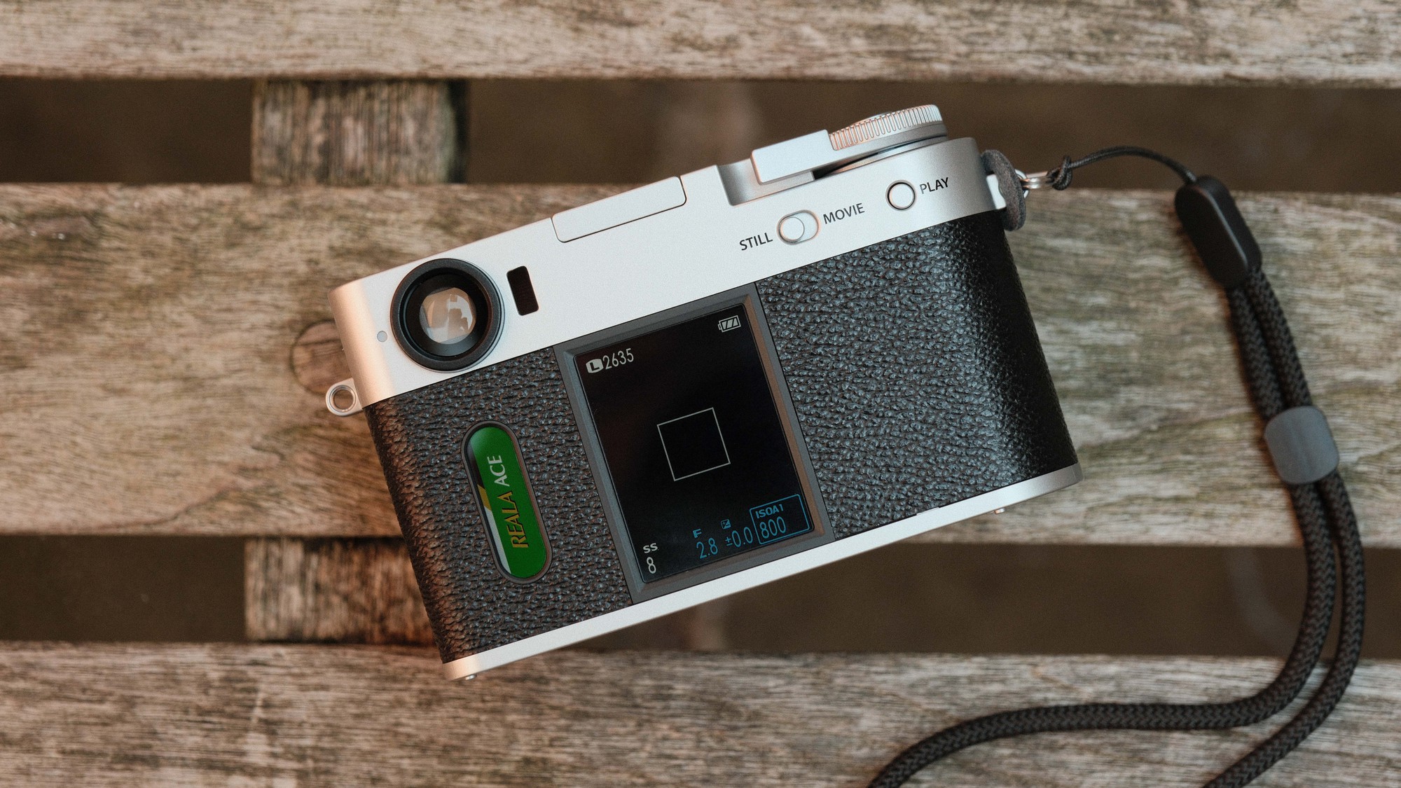 Fujifilm X half: Khi chụp ảnh trở thành một... "vai diễn", hóa ra Fujifilm không bán thiết bị mà là bán cảm xúc- Ảnh 5.