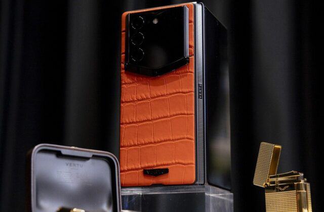 Vertu AlphaFold: Điện Thoại Gập Xa Xỉ Đổ Bộ Thị Trường Việt Nam
