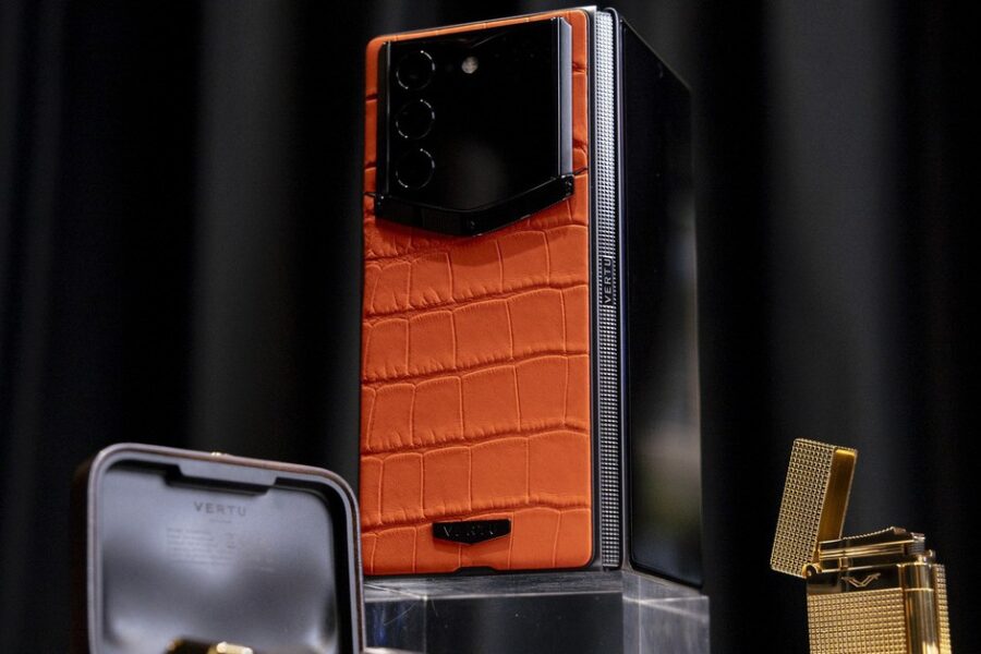 Vertu AlphaFold: Điện Thoại Gập Xa Xỉ Đổ Bộ Thị Trường Việt Nam