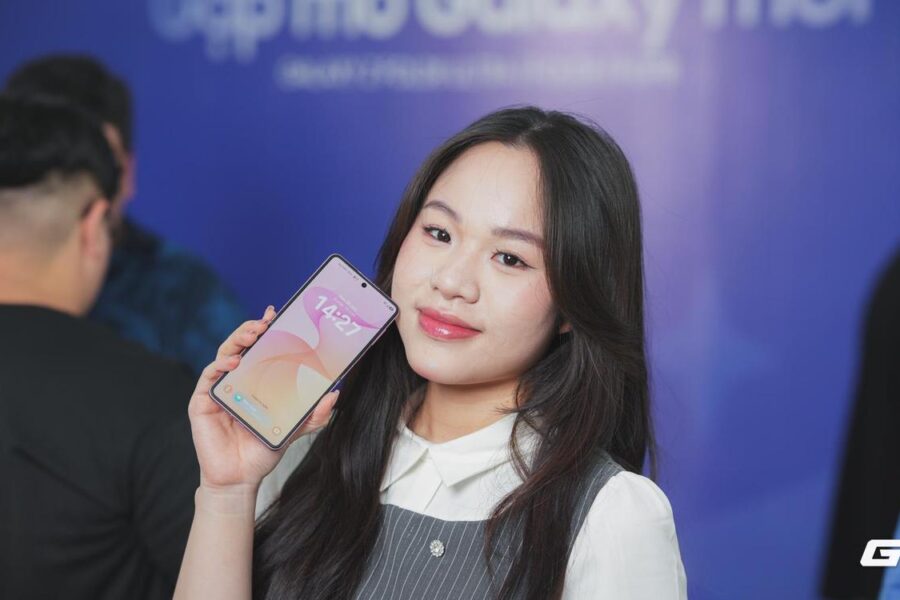 Sự Phản Hồi Của Giới Trẻ Về Những Điện Thoại Gập Mới Nhất Của Samsung