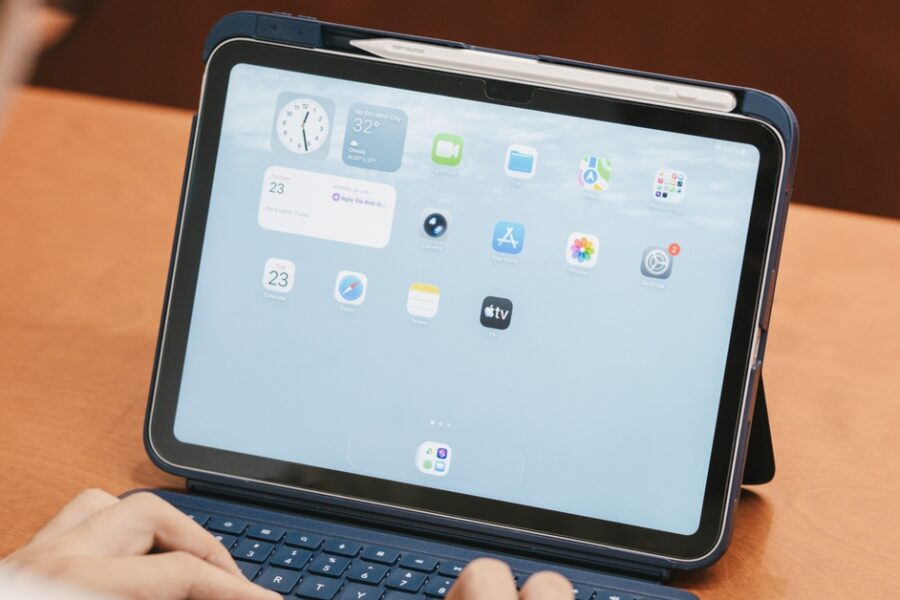 Khám Phá Bàn Phím Tháo Rời ESR Dành Cho iPad: Hiệu Năng Vượt Trội Giá Rẻ