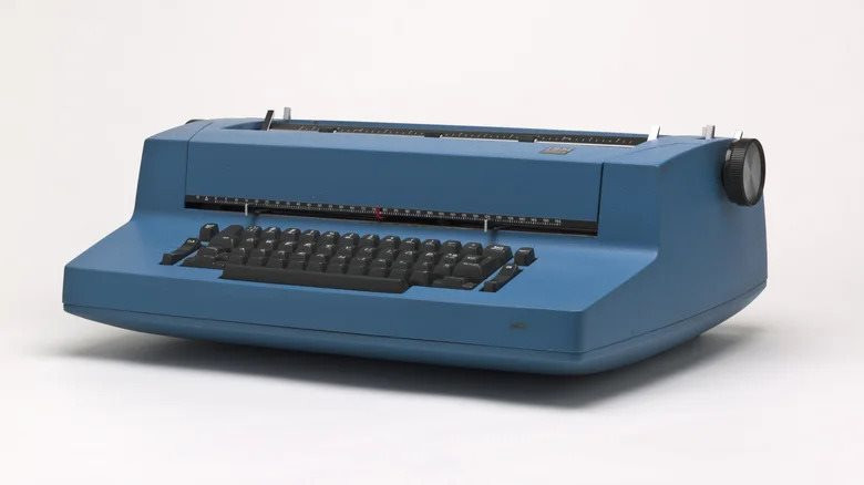 ibm-selectric-ii-typewriter-1787417027-1787830375179-17878303754491875297868 Máy Đánh Chữ IBM Selectric II - Ảnh 6