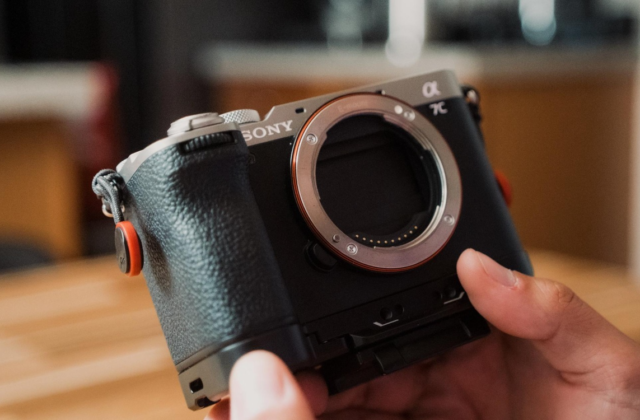 Top Máy Ảnh Bán Chạy Nhất Tháng 6 Năm 2026: Sony A7C II Đứng Đầu Bảng