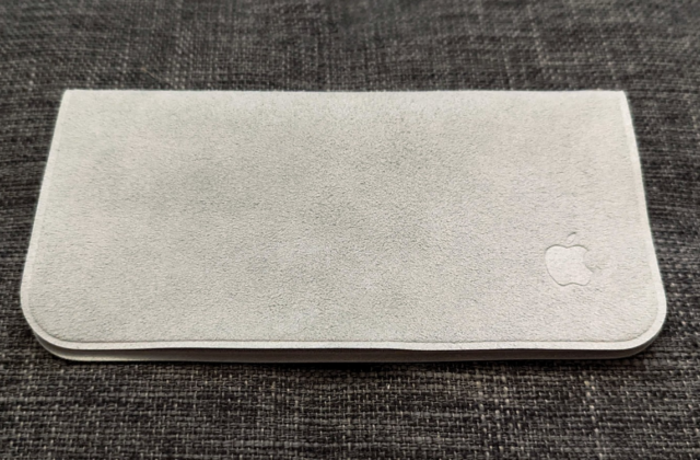 Apple Giảm Giá Khăn Lau Màn Hình Giữa Thời Điểm Tăng Giá Sản Phẩm