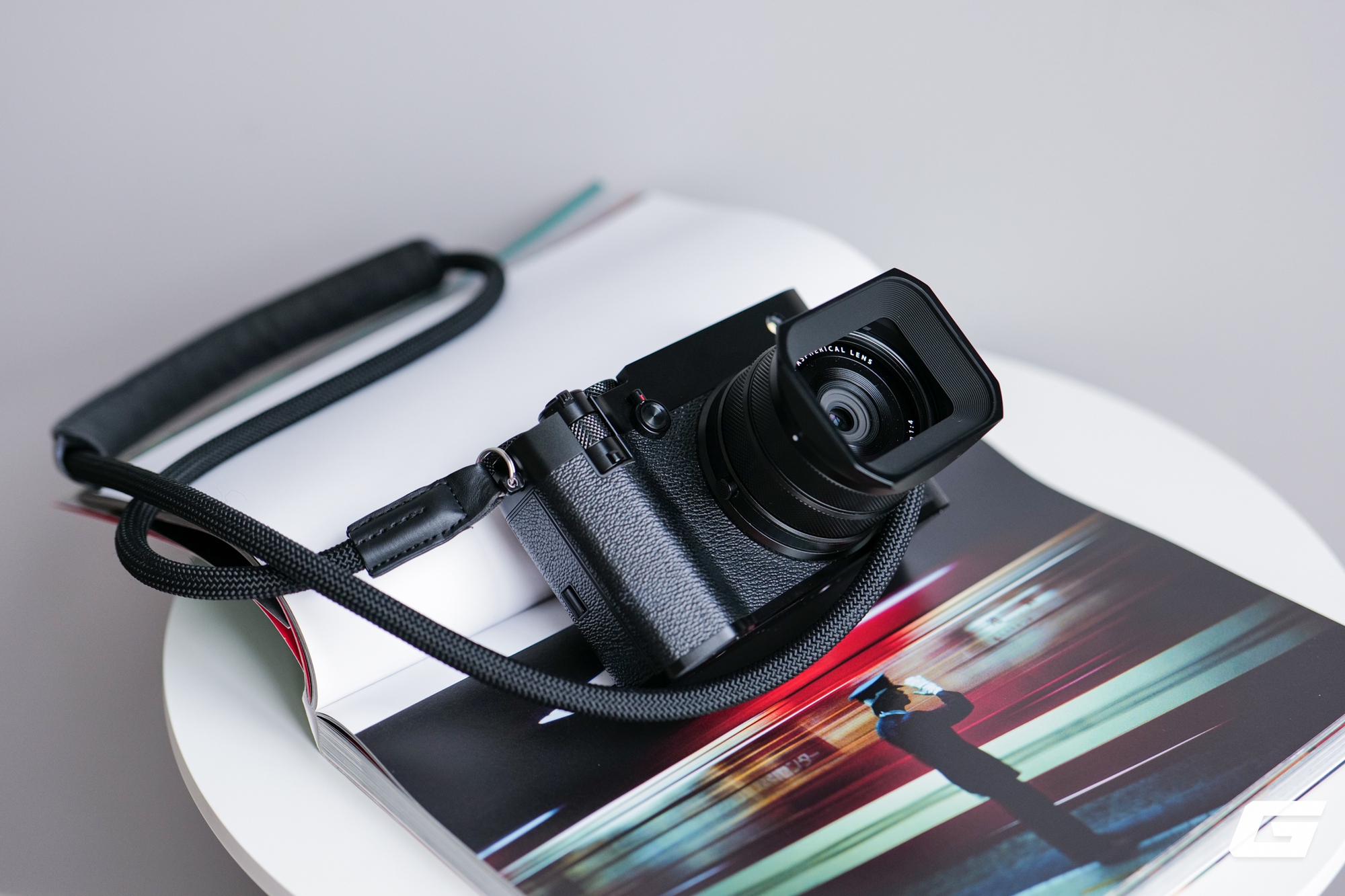 Thiết kế GFX100RF