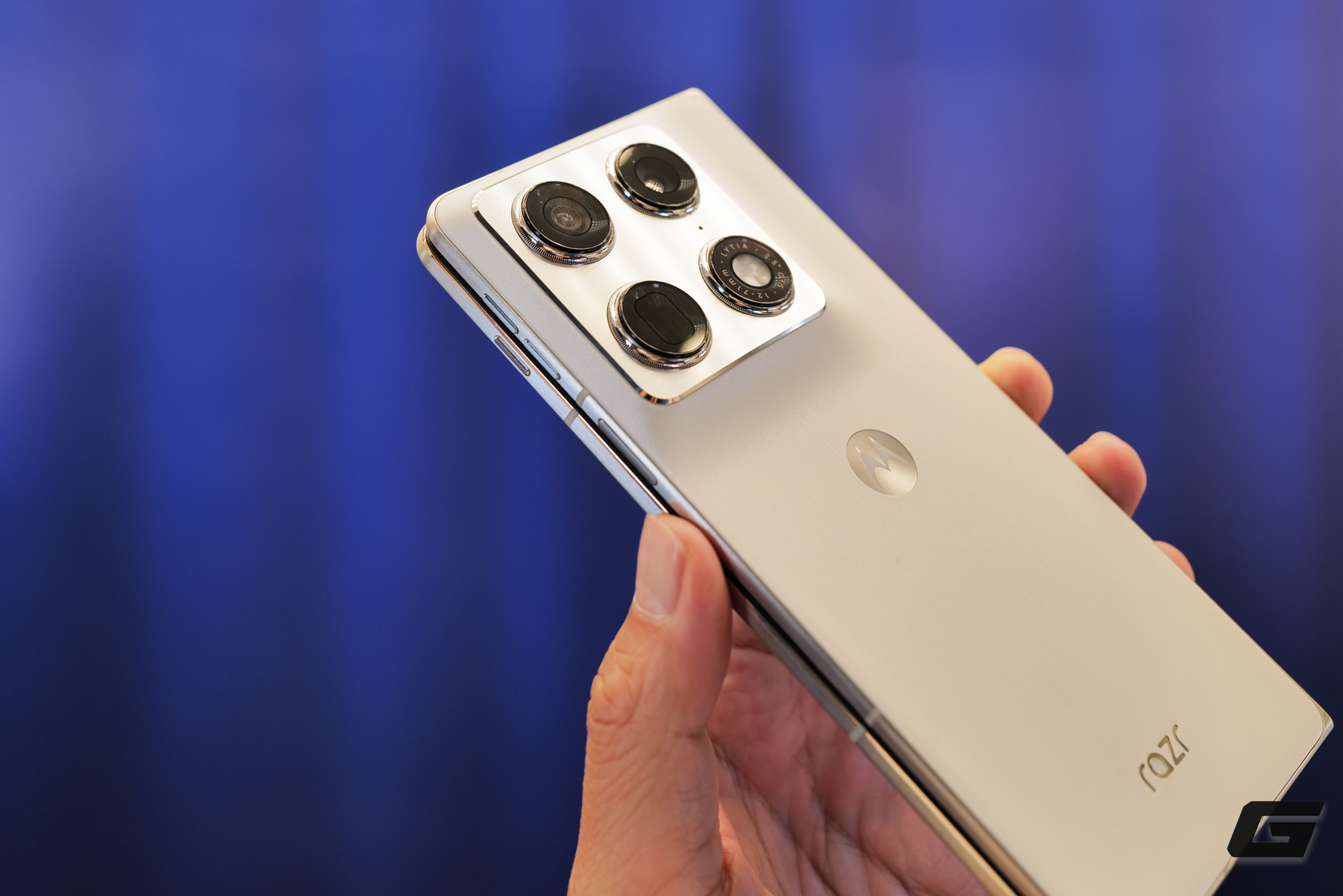 Motorola Razr Fold Được Ra Mắt Giá 50 Triệu Đồng Tại Việt Nam - Ảnh 8.