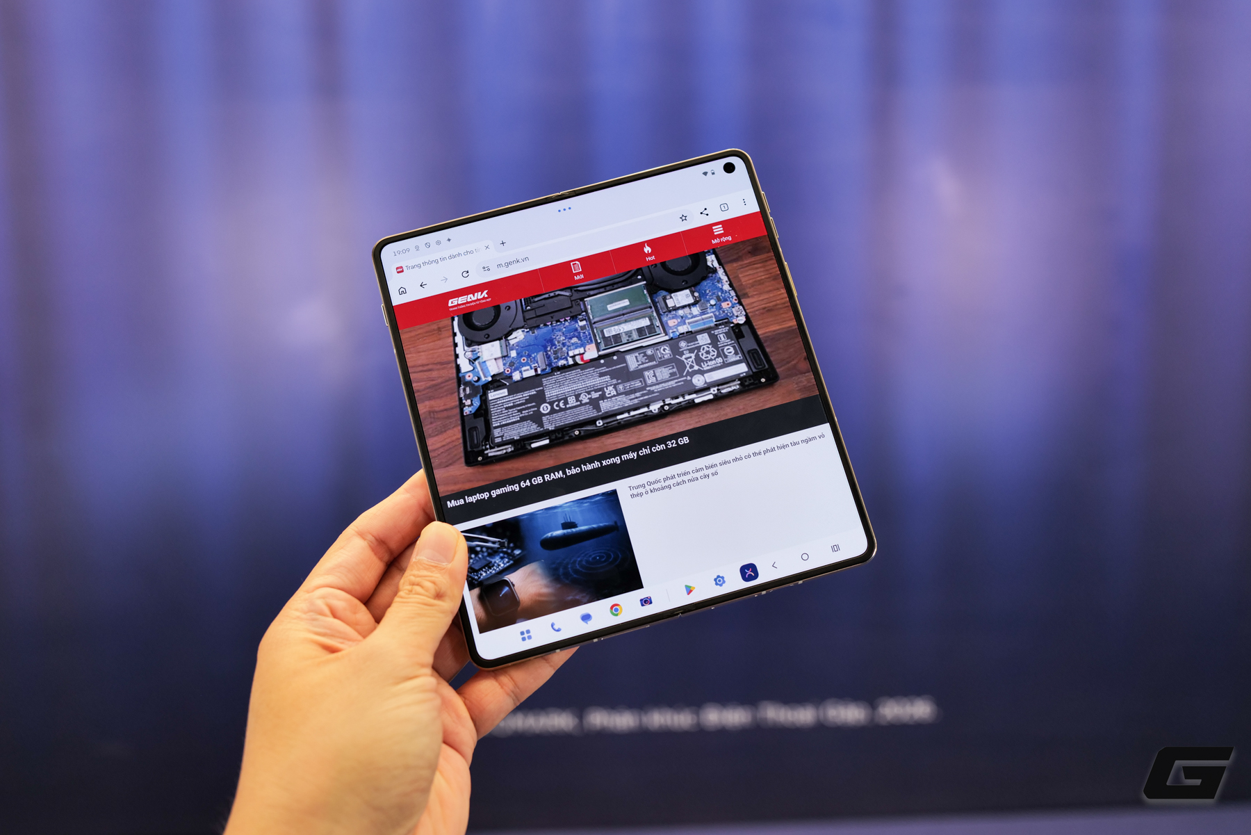 Motorola Razr Fold Được Ra Mắt Giá 50 Triệu Đồng Tại Việt Nam - Ảnh 1.