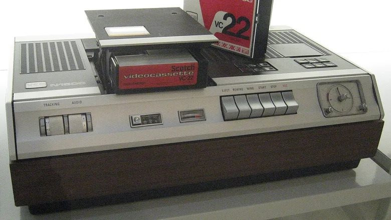 philips-vintage-vcr-1787417026-1787830374080-17878303744591730391429 Đầu VCR Cổ Điển Của Philips - Ảnh 5