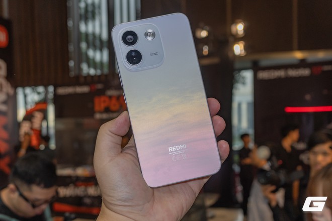 Phiên bản Pro Max trang bị pin lớn