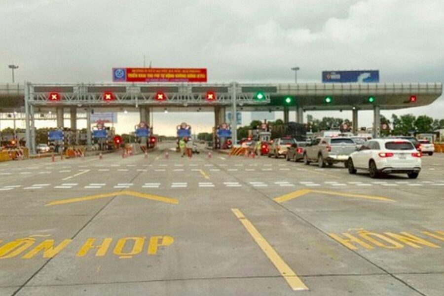 Khi nào lùi xe trên cao tốc không dẫn tới bị xử phạt?