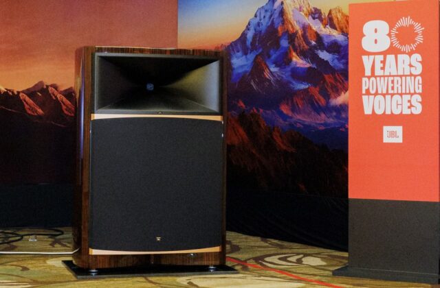 JBL Summit Everest: Khi một cặp loa biến phòng nghe thành sân khấu tại AVSHOW 2026