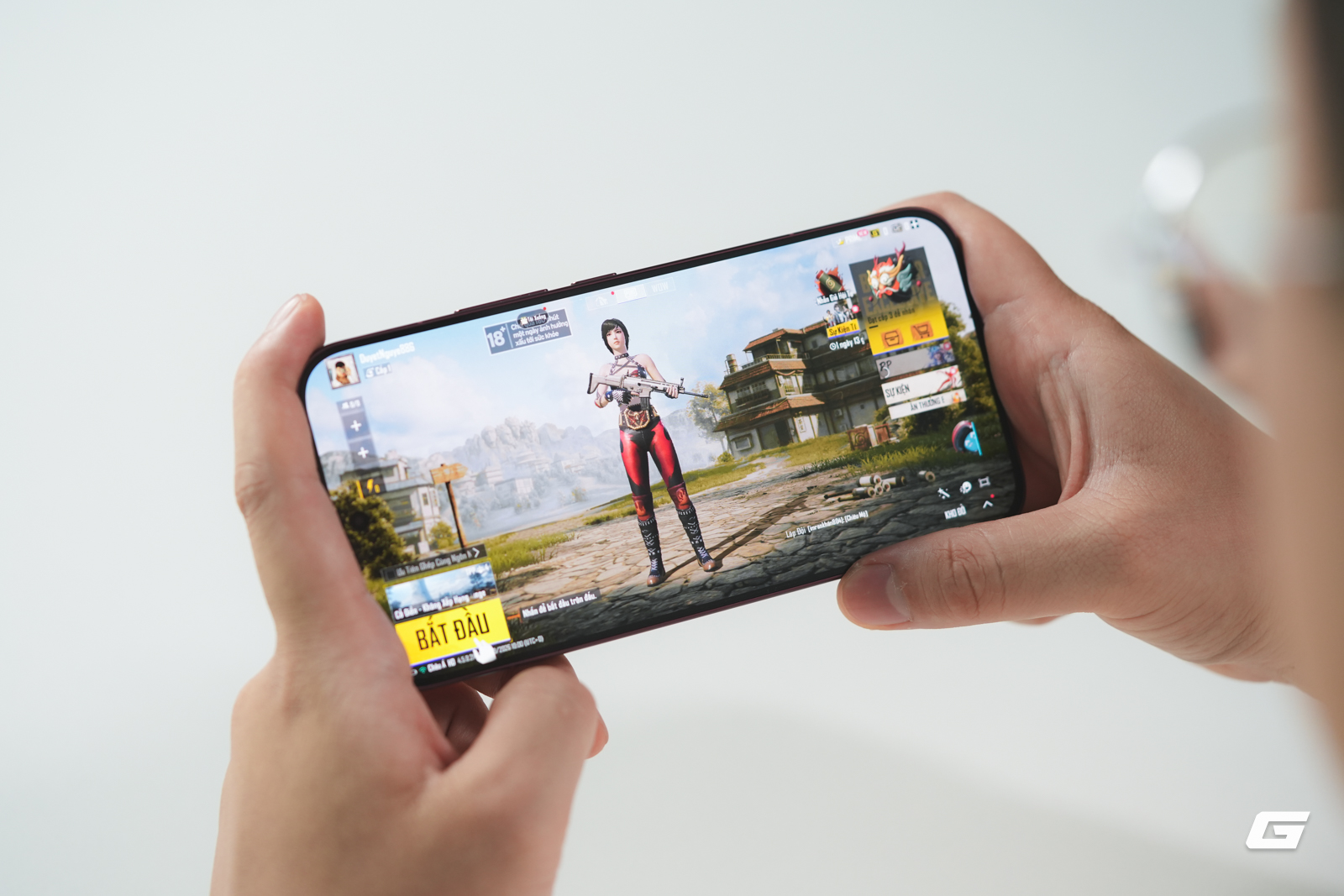 POCO F9 Ultra có màn hình 185Hz, kích thước 6,85 inch dùng tấm nền AMOLED nên cho trải nghiệm giải trí rất tốt